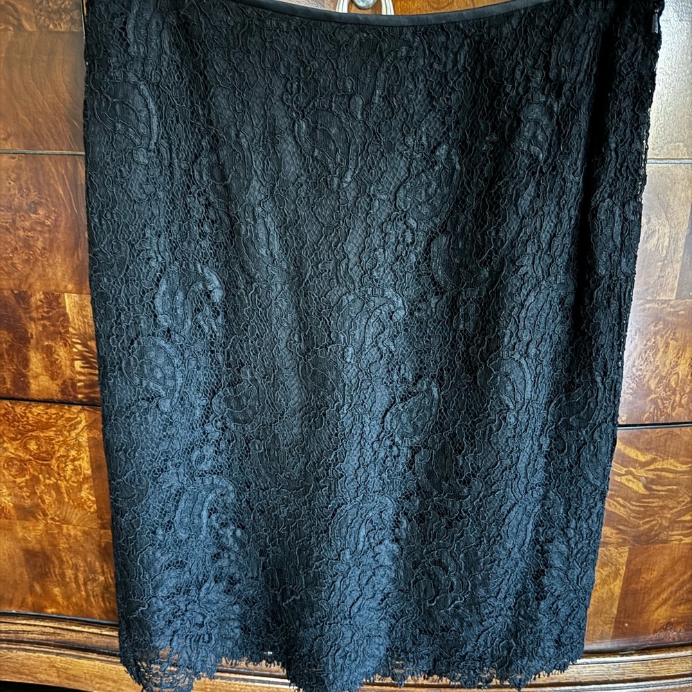 Beautiful, Linda Allardo Ellen Tracy black lace skirt, midi length